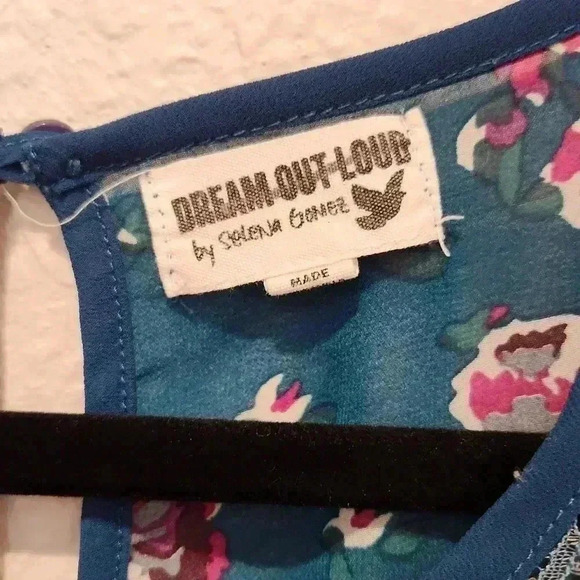 Dream Out Loud Lace Top - Picture 2 of 9